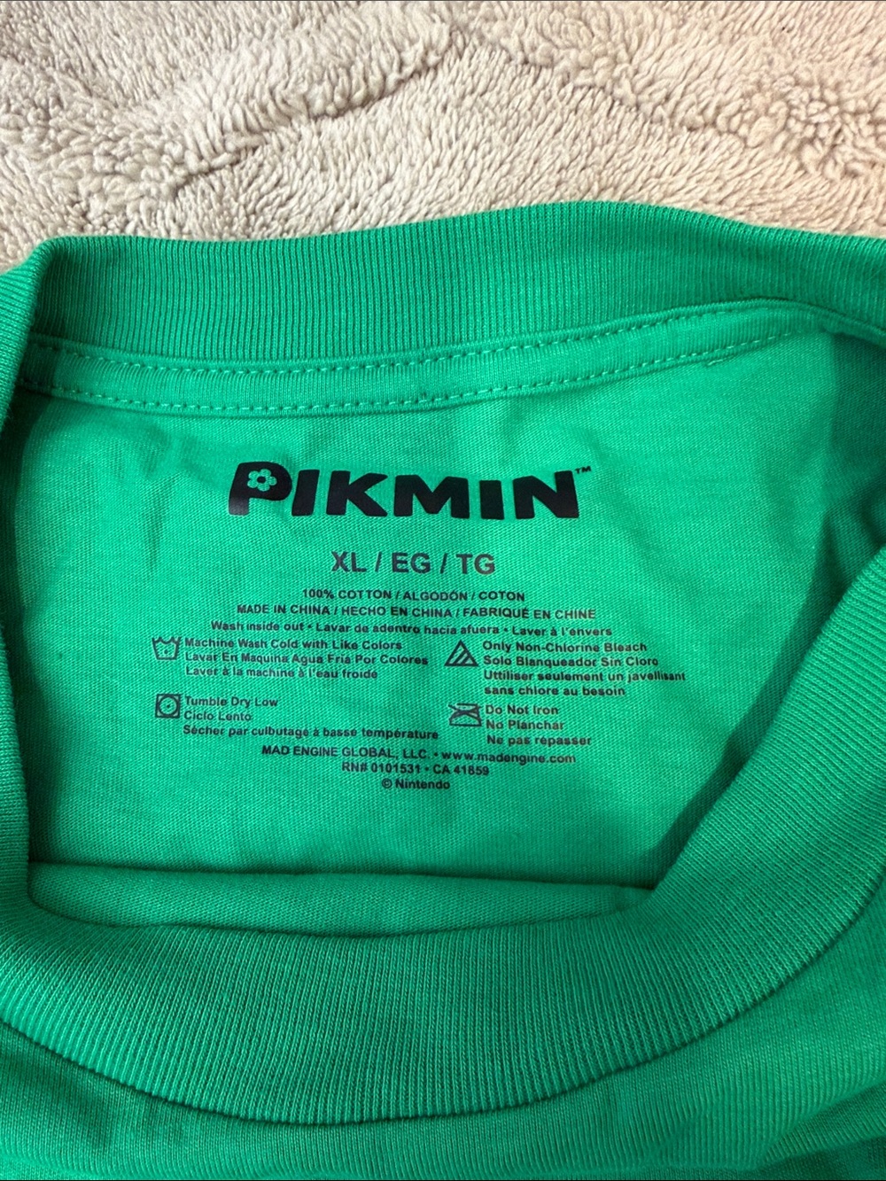 NWOT Pikmin Adult XL Green Graphic Tee - Picture 3 of 3